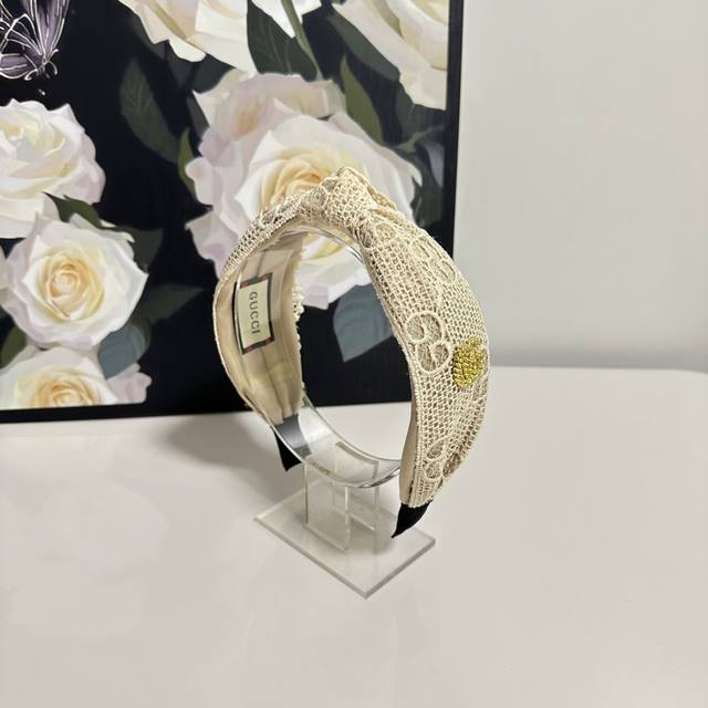 特 配专柜包装 Gucci 古驰 最新发箍 小仙女快入手 特殊材质 不嘞头 可盐可甜～