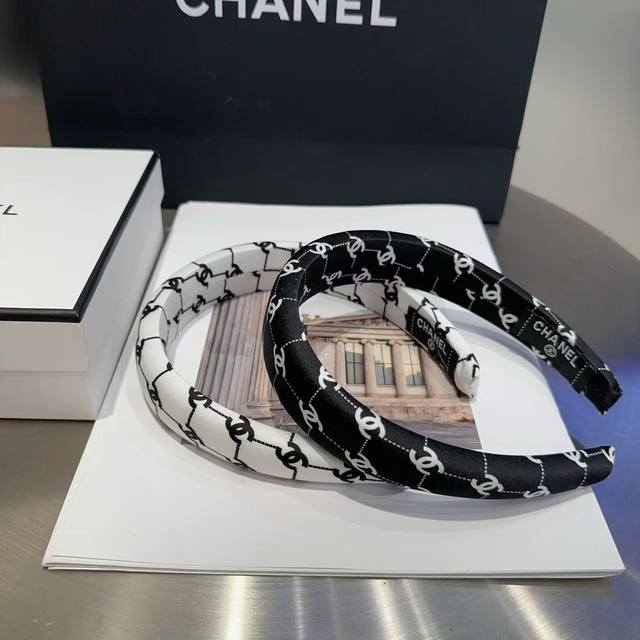 配包装盒 Chanel 香奈儿 最新款小香发箍，超级好看！名媛范儿十足，小仙女必备