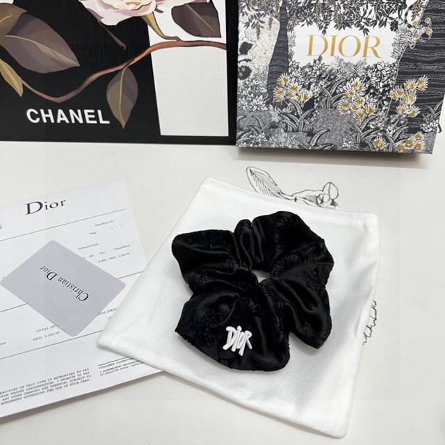 特 单个 配全套包装 Dior 迪奥 爆款暗纹发圈，专柜款出货 一看就特别高档 超级百搭 必须自留