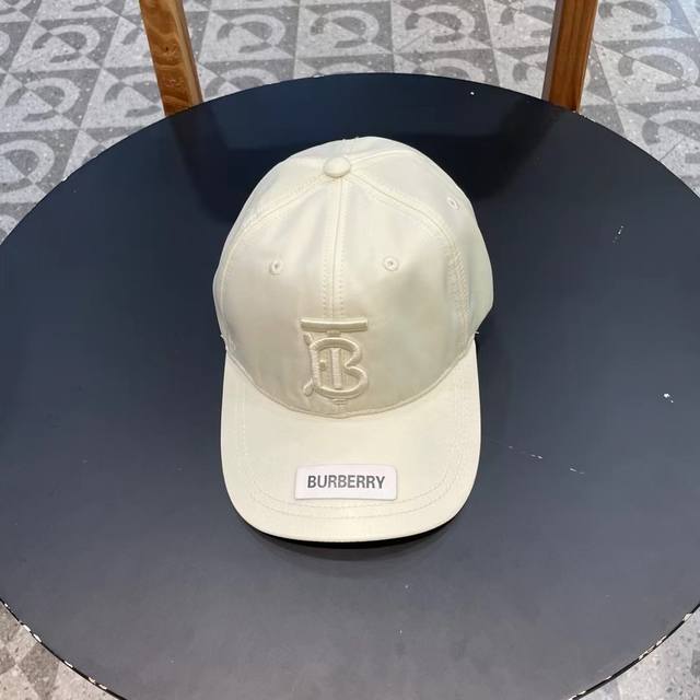burberry 巴宝莉 立体绣，原单棒球帽 专柜热卖款纯棉内里，轻盈透气。完美版型，对格精准无误，原厂品质，独家实物拍摄，男女适用！
