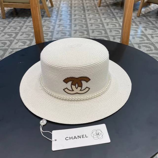 chanel香奈儿 的新款平顶草帽，沙滩风，简约大方，百搭单品～出街首选，