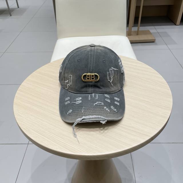 balenciaga巴黎世家新款Logo棒球帽，很酷的色系，男女佩戴都有不同Style，第一批抢先出货！巴黎粉必入款！
