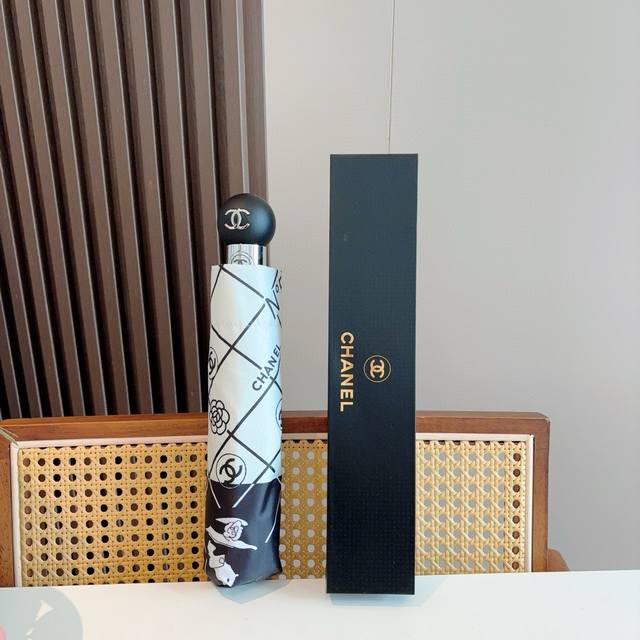 chanel香奈儿 三折自动折叠晴雨伞 时尚原单代工品质 细节精致 看得见的品质 打破一成不变 色泽纯正艳丽！