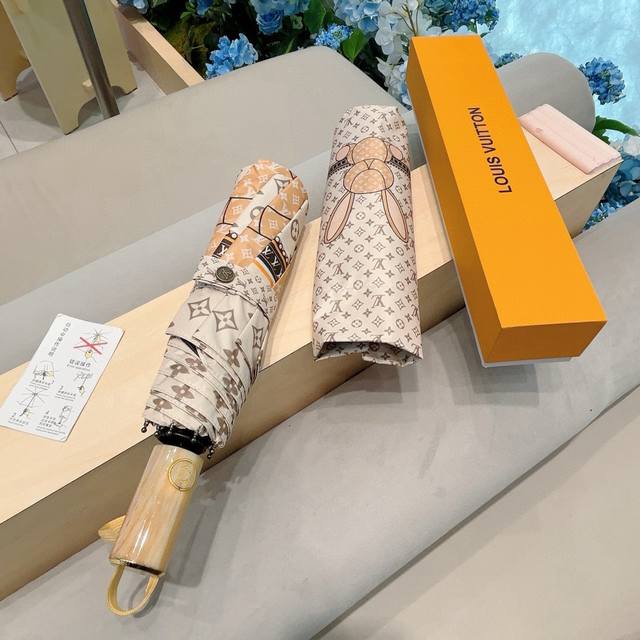 louis Vuitton 路易威登 兔子Logo 三折自动折叠晴雨伞 新涂层技术深色伞面 拥有令人惊喜的遮光效果！3色