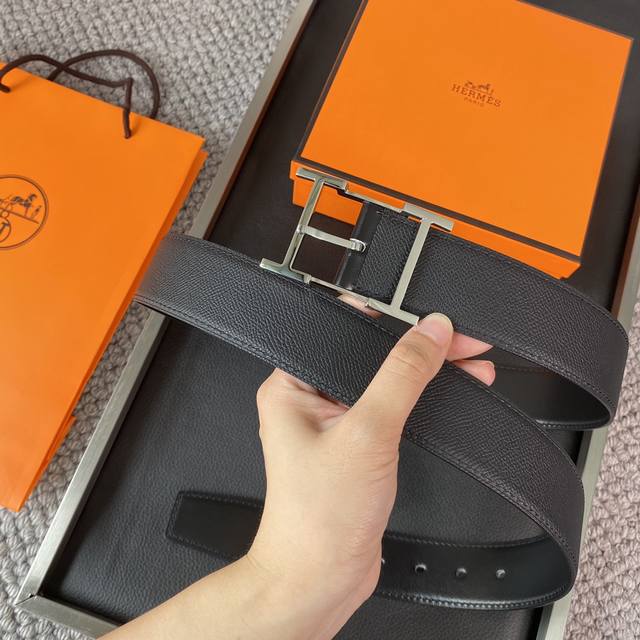 爱马仕 HermēS Box 掌纹小牛皮双面腰带，镀钯腰带扣。38毫米