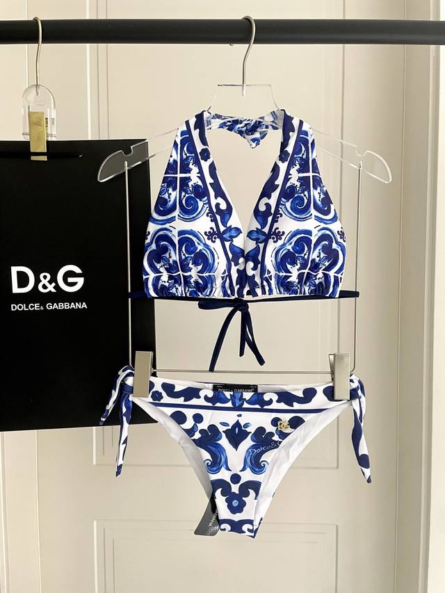 dg分体泳衣 适合多种场景的游泳衣♀海边 游泳池 温泉 水上乐园 漂流都可以内搭也完全可以 连体设计遮肉显高挑 腹部有点肉肉也不影响咱美美的 背面设计大露美背