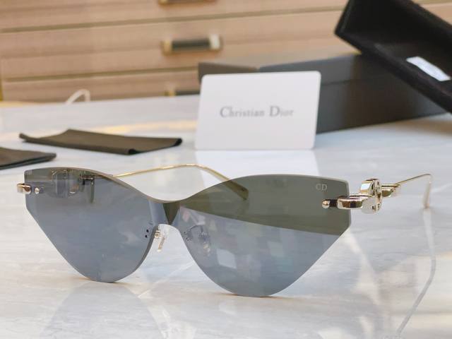 dio* 迪*奥新款太阳镜， Model：Cdchainm1U，Size：140口0-135