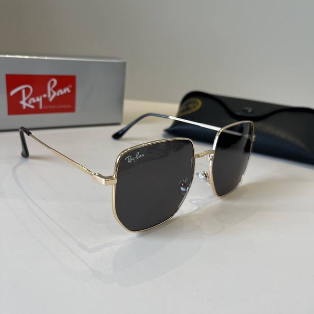 rb2305 雷朋 Rayban 作为美国空军的标志之一，深受各大明星追捧始终引领世界潮流风向标，永不落时的风格、永无止境的灵感，一直在创新，从未被超越。 此款