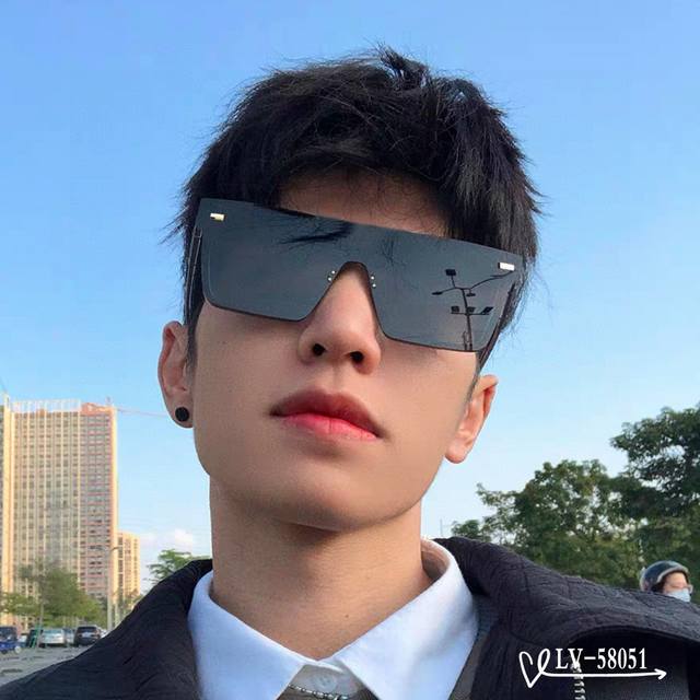 路易威登-Lv . 宝丽来树脂镜片 . Tr镜架轻便佩戴舒适 . Size：65-13-145 . 新款太阳镜减轻强光负担，明星同款，遮挡有害光线防辐射，出行旅
