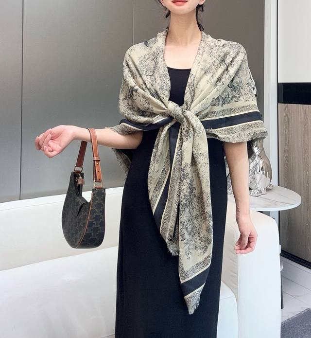 茹伊印花 茹伊印花是近两年又一标志性元素～ 多种动物以及植物为主的设计不分年龄不显老气_十分活力青春～ 53%羊毛31%桑蚕丝16%棉 140*140Cm的常规