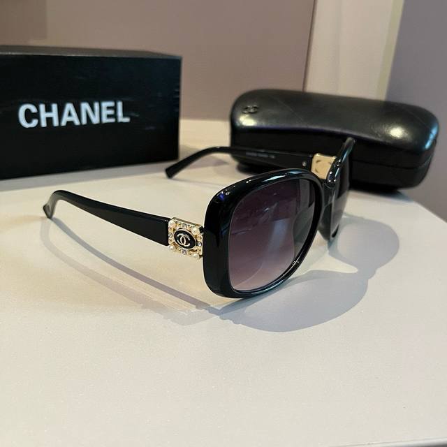 chanel香奈儿新款眼镜酷飒素颜神器超有范不想画妆小姐姐们可以拥有哦两款眼镜超百搭