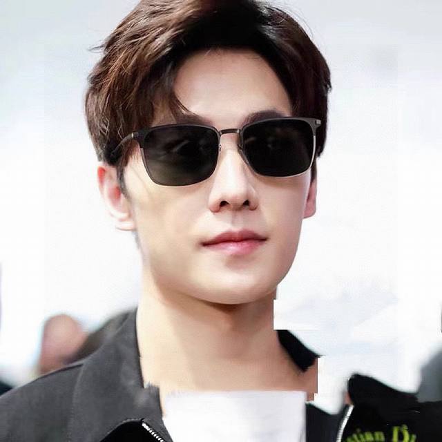 gucci-2025新款男情女侣款太阳Ip电镀不永褪色 卖点：超轻有超弹性整幅眼镜无丝螺重要的是压不坏 镜片：高清龙尼镜片 型号：G5122