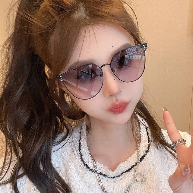 gucci 开春新款 潮流爆款 时尚太阳镜 高品质 佩戴舒适 网红潮款墨镜 型号：G3660