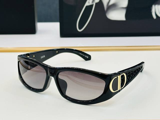 dio* S3F 迪家 Size：61口15-130 春夏款墨镜 搭配镜腿精致烫字配饰 1官网款 质量上佳