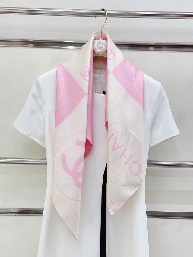 18姆米 双面同色 新款小香 九宫格组合 美翻了[流泪]御用殿堂级极品经典元素图案设计风格美丽至极 真的 上身极为衬肤色 百搭 好看不好看自己看吧 尺寸90X9