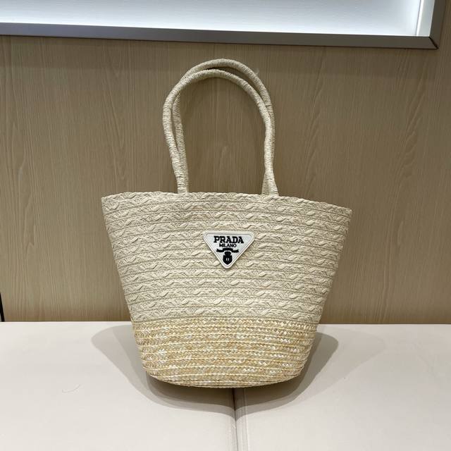 prada普拉达优袋库菜篮子编织包女2025夏海边度假沙滩草编包大容量单肩水桶包包尺寸：上宽40X 下宽23X 30Cm
