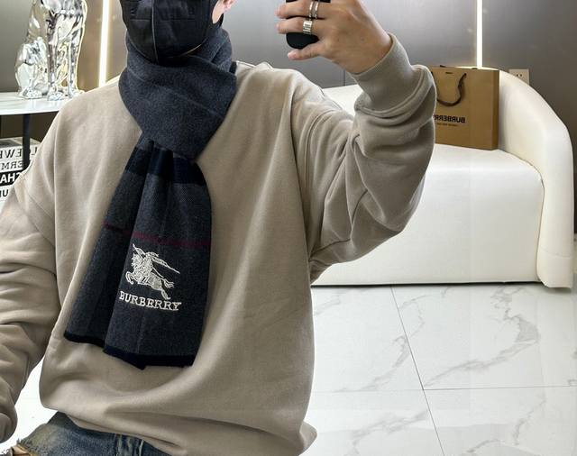 burberry爆款上新 高端男士围巾 经典战马格纹 独家牛货 具有超高羊绒品质才会被此品牌青睐这种精品是市场上及其少见的围巾针织，低调奢华的配色，非常柔软舒适