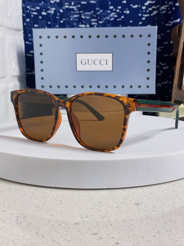gucci古奇 小鬼王凯琳同款 Gg0417Sk 方框超酷，做工精细，男女都可以搭配，超
