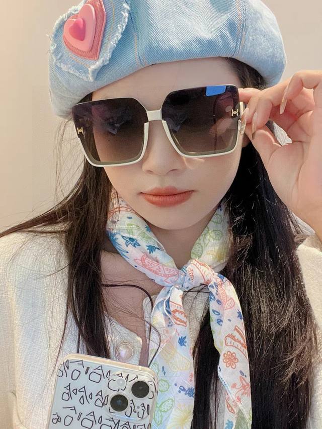 hermes爱马仕 2025新品 网红时尚炸街H太阳镜女士防紫外线司机 镜潮白色开车墨镜个性Hhh