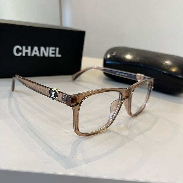 chanel香奈儿新款太阳镜，光学镜各大时尚名媛挚爱，