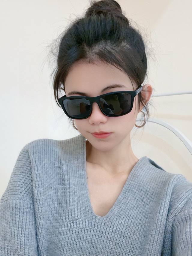 偏光系列太阳镜 原版出货 巴宝莉网红超爆款经典奢华全球风 [亲亲] 时尚方框太阳镜 气质非凡 经典大框款式太阳眼镜[篮球] 顶级品质 奢华Logo 型号：B22