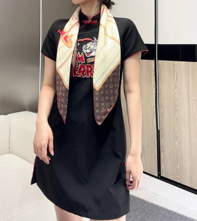 louis Vuitton 90 方巾 面料为最顶级18姆米桑蚕丝 手感柔软丝滑 绝对独一无二双面同色,金字塔尖的数码印花， My Neverfull 桑蚕丝方