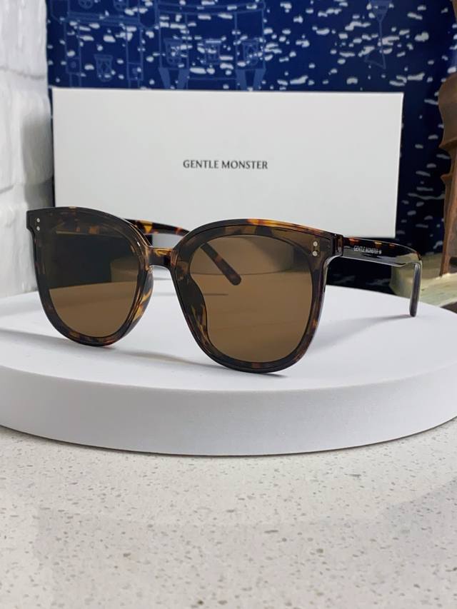 gentle Moster Gm 新款墨镜韩版太阳镜男女款网红时尚大框眼镜 型号：Myma