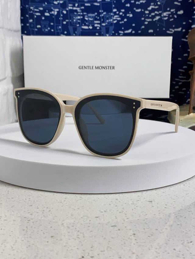 gentle Moster Gm 新款墨镜韩版太阳镜男女款网红时尚大框眼镜 型号：Myma