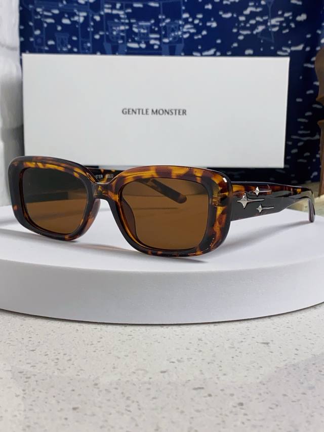 gentle Moster Gm 韩版新款时尚流星方形太阳镜女网红同款墨镜防紫外线防晒眼镜 型号：Antena