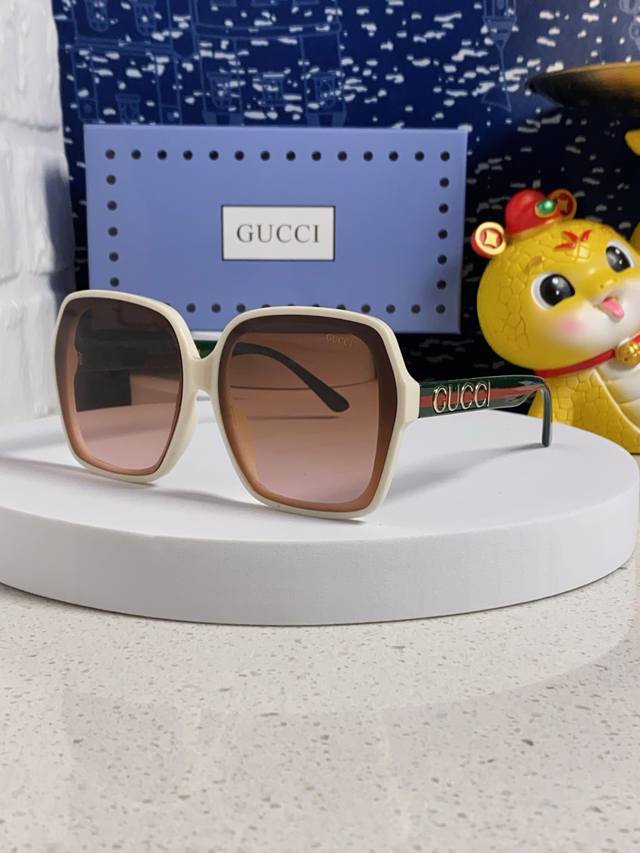 gucci古奇防晒太阳镜，时尚欧美风遮掩镜，超显笑脸百搭