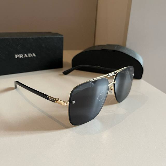 prada 普拉达 界级大师制造. 偏光墨镜 高档 潮流时尚百搭男士款百搭瘦脸太阳镜 高品质 ！开车太阳镜 ！