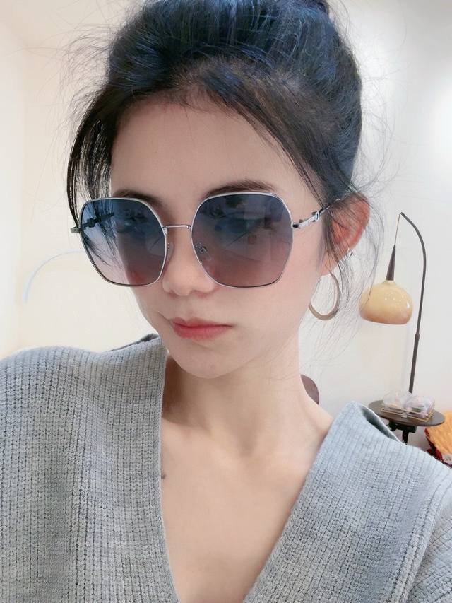 dior时尚方框太阳镜顶级奢侈品 高品质 [亲亲] 气质非凡 女士开车墨镜[爱情] 型号：Cd7210
