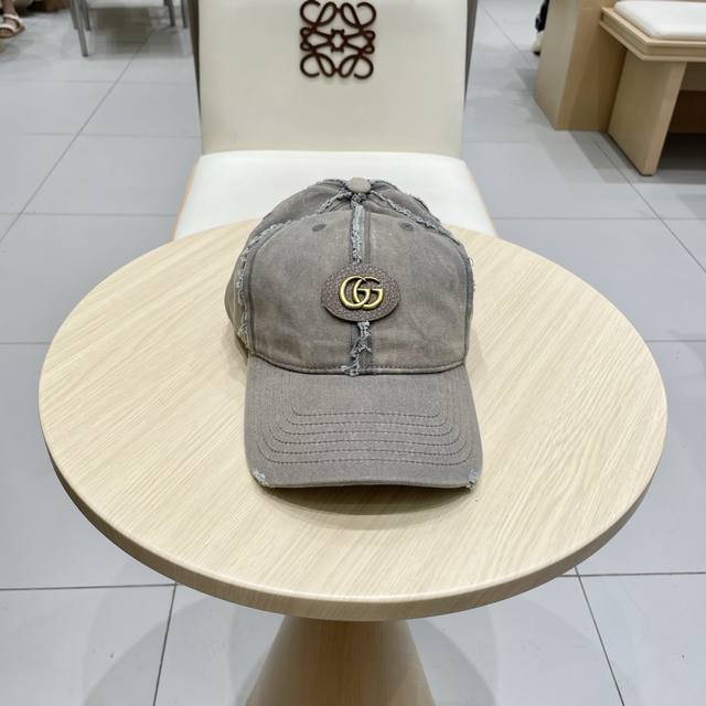 古奇棒球帽Gucci官网新品，棒球帽，原单品质火爆来袭 工艺非常精美 高档大气上档次！低调奢华，方便携带！跑量！