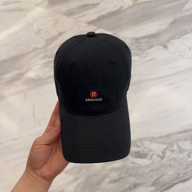 lulu Melon字母纯棉棒球帽，精致爱心小刺绣，可爱减龄，时尚达人潮搭单品！纯棉透气，四季可佩戴！质量超赞！