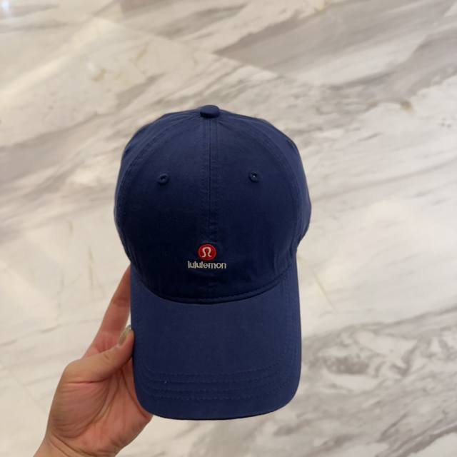 lulu Melon字母纯棉棒球帽，精致爱心小刺绣，可爱减龄，时尚达人潮搭单品！纯棉透气，四季可佩戴！质量超赞！