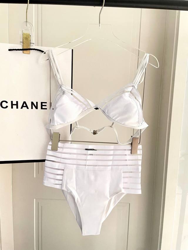 chanel新款分体泳衣 时尚潮流款 适合多种场景的游泳衣♀海边 游泳池 温泉 水上乐园 漂流都可以内搭也完全可以 连体设计遮肉显高挑 腹部有点肉肉也不影响咱美