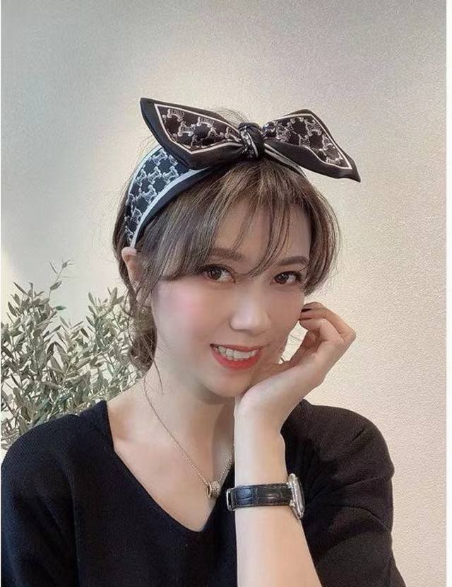 配包装 Celine 赛琳 新款火爆宽版发箍，佩戴舒适无压力，外出韩版气质头箍、非常时尚百搭！女神必备！名媛范儿。
