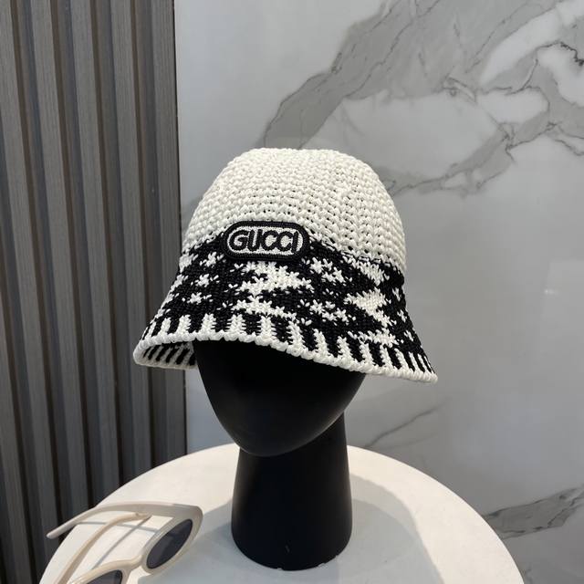 古驰Gucci 新款针织盆帽，高密度制作，一顶超级有品位的针织帽了~出街首选！帽型超美腻颜色妥妥，轻便携带！小仙女人手必备 头围57Cm