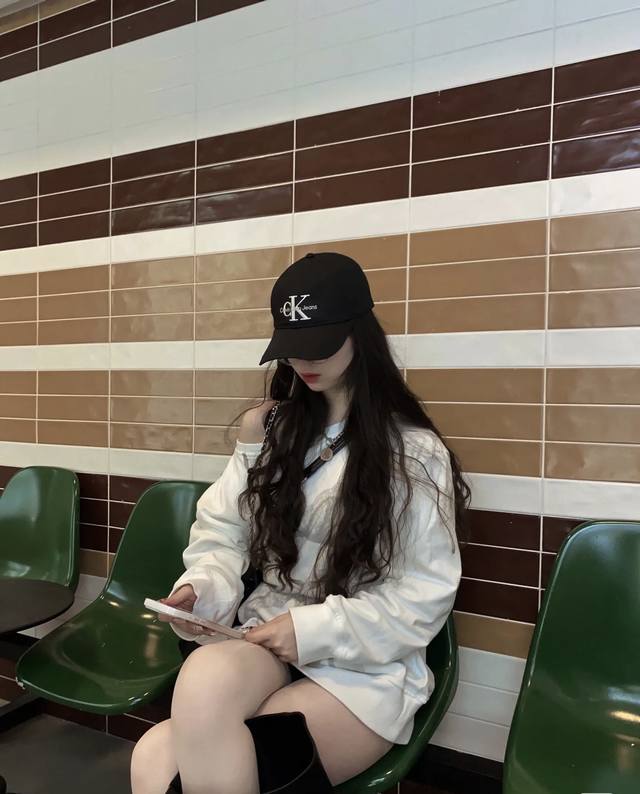 原单正品Ck棒球帽！ 绝对原单！品质细节都超好！不可多得的好货！ 关于品牌就不多介绍了 这个潮牌不用多说，其实上影响力已蔓延到世界各地，欧洲亚洲都在追随，众多明