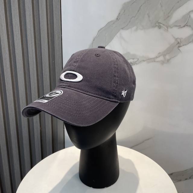 oakley联名47Brand棒球帽，Mlb 时尚复古棒球帽 联名款棒球帽，客供定制面料， 棉质材质，全客供五金辅料，男女同款，时尚百搭的帽形，日常休闲还是户外