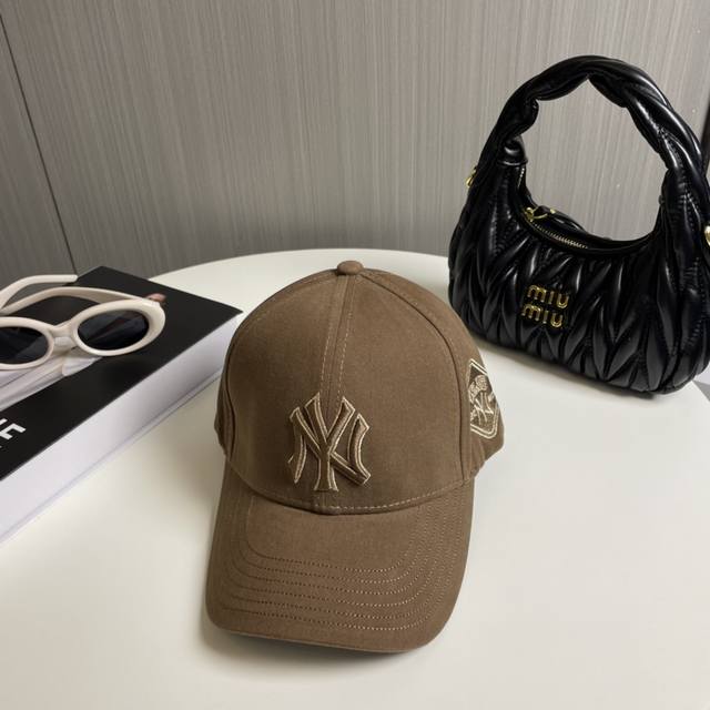 韩国正品Mlb棒球帽Ny最新最火的帽子就在这最新款棒球帽刺绣男女情侣款鸭舌帽最新款 ，正品，正品，绝对的正品牛货！经典La小字母 爆炸款全线出货 非常百搭。正品