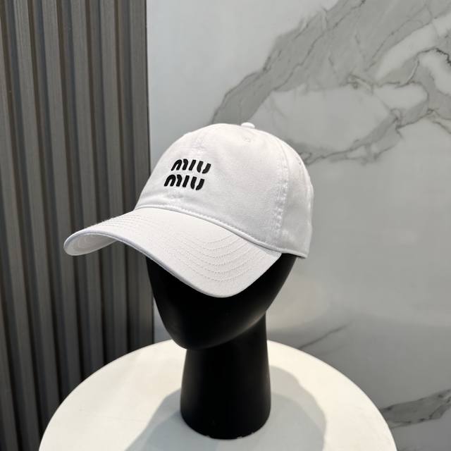 miumiu缪缪 新款糖果色色系简约棒球帽 当下爆热的色系-街头感十足！ 潮流百搭，小红书种草，毒药 Get上你们的男朋友，一起Cool