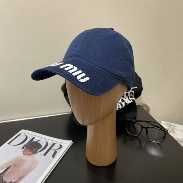 miumiu新款素色棒球帽 当下爆热的色系-街头感十足！ 潮流百搭，小红书种草，毒药 Get上你们的男朋友，一起Cool
