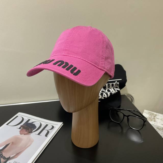 miumiu新款素色棒球帽 当下爆热的色系-街头感十足！ 潮流百搭，小红书种草，毒药 Get上你们的男朋友，一起Cool