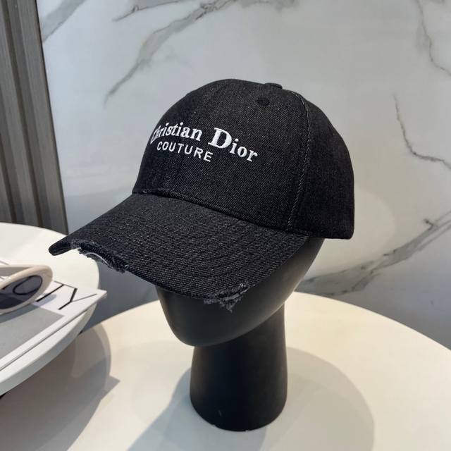 dior 迪奥 新款刺绣牛仔棒球帽，纯棉内里，轻盈透气！质量超赞，基础头围56，可调节。三色