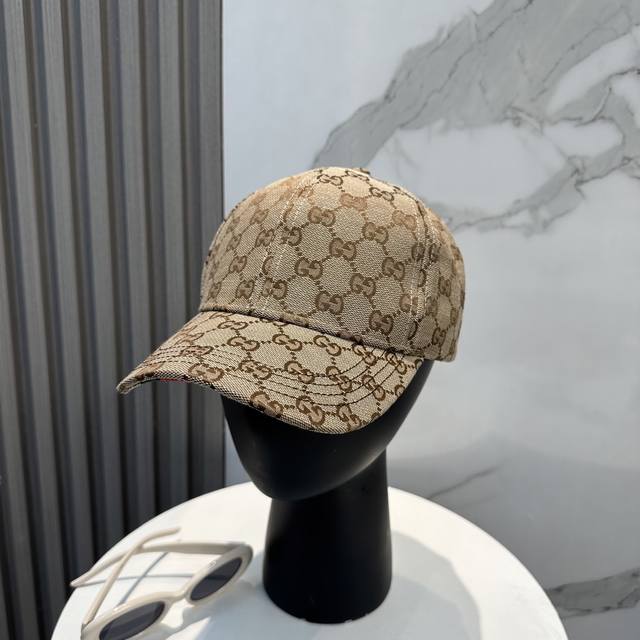 古奇棒球帽Gucci官网新品，棒球帽，原单品质火爆来袭 工艺非常精美 高档大气上档次！低调奢华，方便携带！跑量！
