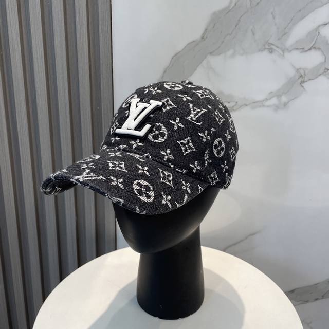 lv路易威登新款牛仔棒球帽 洗水牛仔风街头风十足 更符合现在时尚小哥哥小姐姐的Style，机场街拍超飒！