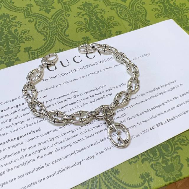 最新出炉土豪版手链 认准细节 独家高品质 Gucci古驰手链最新款的经典款 精致无论款式 质感 都是绝对的顶尖Feel 只要看一眼就懂了 超 Nice 搭配衣服