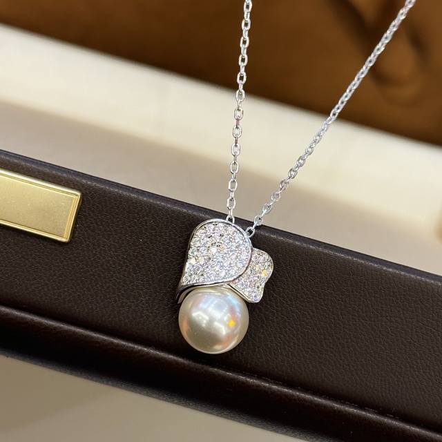 a5929 火爆 Mikimoto 珍珠 满钻 项链 超级受欢迎的热门百搭款 国外时尚博主人明星们最爱，很好搭配衣服！专柜一致S925纯银材质搭配天然贝珠 好品