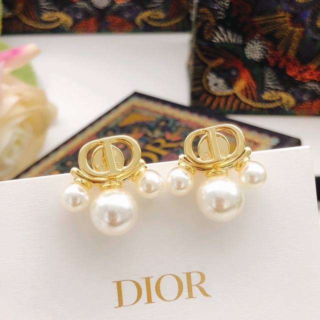 编号Ded0633 Dio*最新款迷你珍珠耳钉 一致Zp黄铜材质